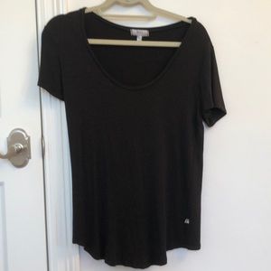blackish brown t-shirt